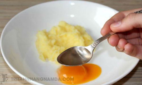 Cách làm mặt nạ khoai tây lòng đỏ trứng gà 