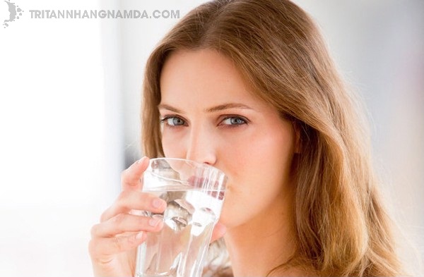 uống nước giúp chăm sóc da mùa đông