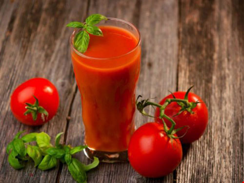 cách trị nám bằng cà chua bằng cách uống nước ép có tốt không