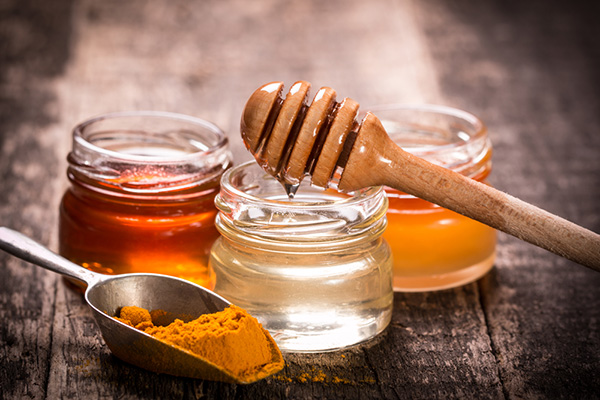 Đắp bột nghệ với mật ong có tác dụng gì?