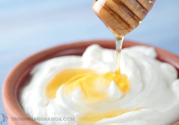 Cách đắp mặt nạ sữa chua không đường với mật ong dưỡng da