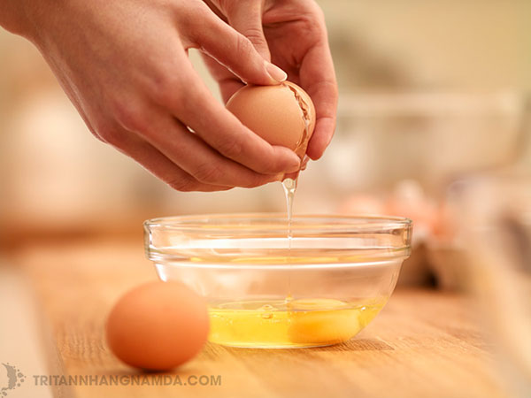 Cách làm mặt nạ trứng gà trắng da tại nhà