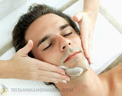 Sử dụng kem dưỡng trị sạm da mặt ở nam giới là bước cần thiết