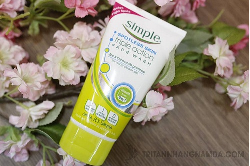 Sữa rửa mặt Simple Spotless Skin Triple Action Face Wash