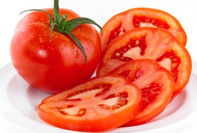 trị tàn nhang bằng cà chua có tốt không