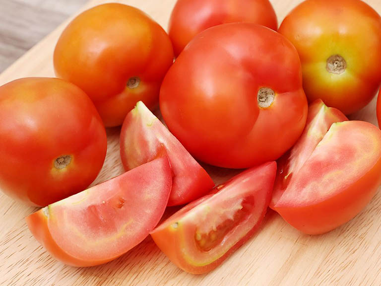Cà chua hỗ trợ điều trị nám da là phương pháp phổ biến